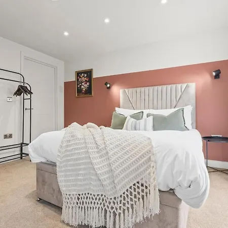 Penthouse 2bed 2bath Arena 리즈