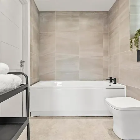 Penthouse 2bed 2bath Arena *