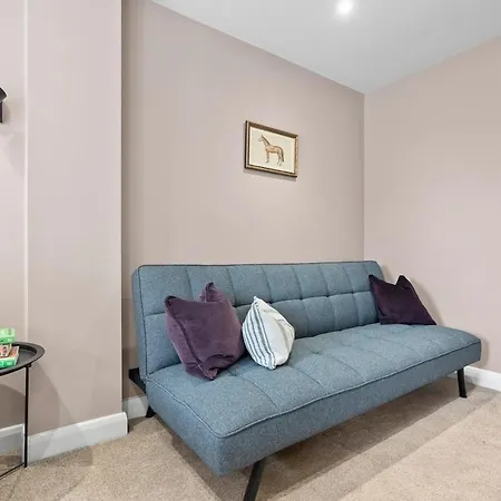 Penthouse 2bed 2bath Arena *