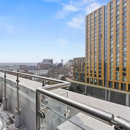 Penthouse 2bed 2bath Arena * 리즈